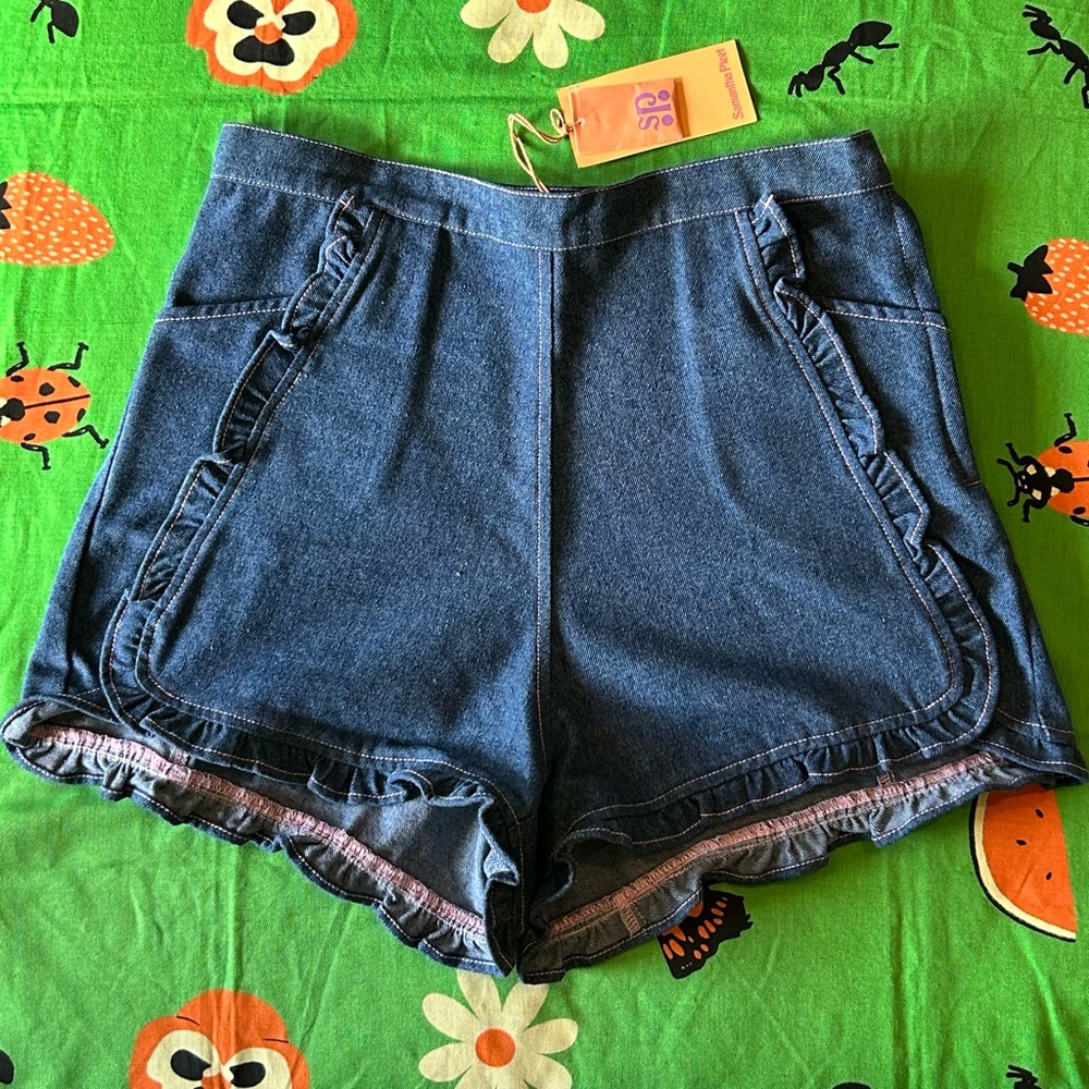 Samantha Pleet Ruffle Shorts - Picture 2 of 5